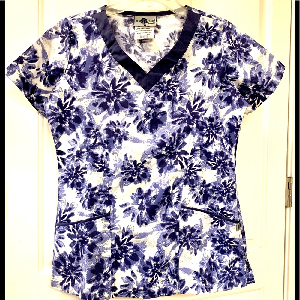 Sea Grape Scrubs Woman’s Top